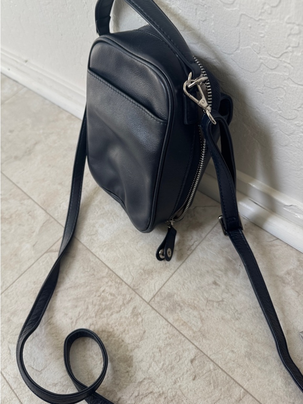 Minooy Aphrodite Phone Crossbody Bag 1.5L - Picture 4 of 4